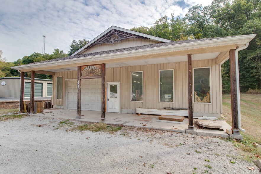 More Photos Of 309 N Market St, Grafton General Retail For Sale
