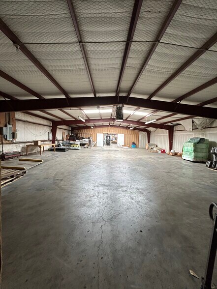 More Photos Of 440 N Broadway St, Joshua Manufacturing For Lease