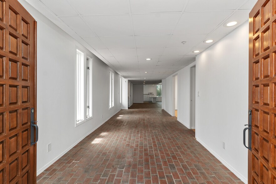 More Photos Of 16585 Pacific Coast Hwy, Sunset Beach Office For Sale