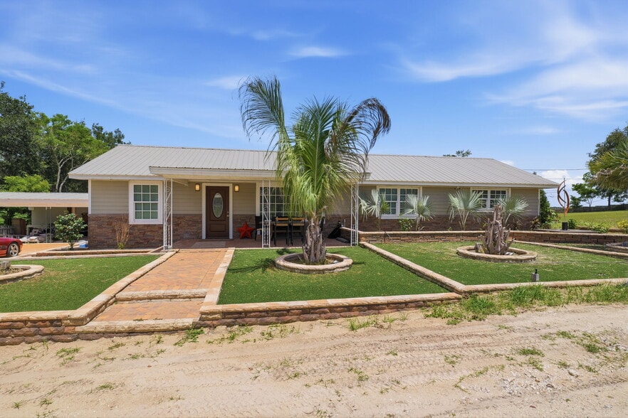 More Photos Of 8744 Gall Blvd, Zephyrhills Hotel For Sale