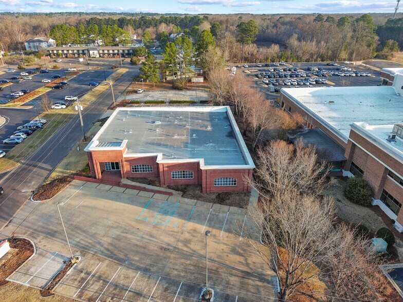 More Photos Of 2508 Lakeland Dr, Flowood Office For Lease