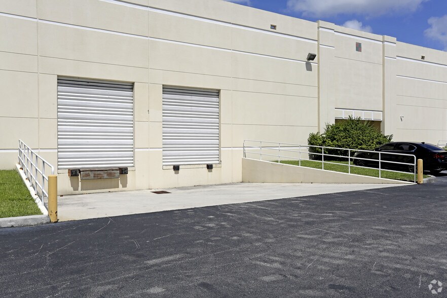 More Photos Of 2901 SW 3rd Ave, Fort Lauderdale Warehouse For Lease