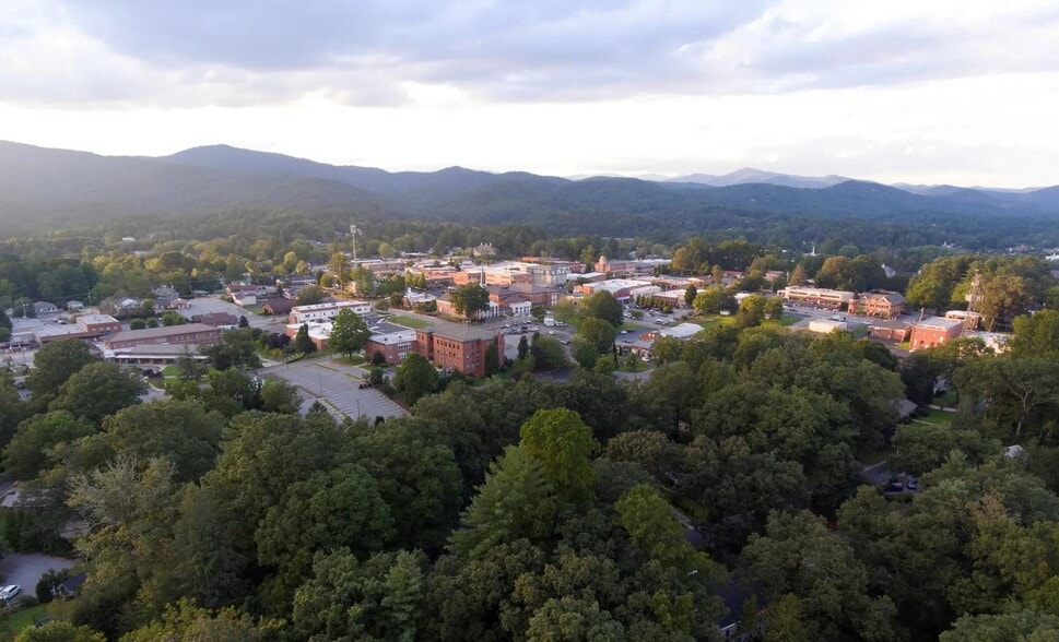 More Photos Of 275 Forest Gate Dr, Pisgah Forest Hotel For Sale
