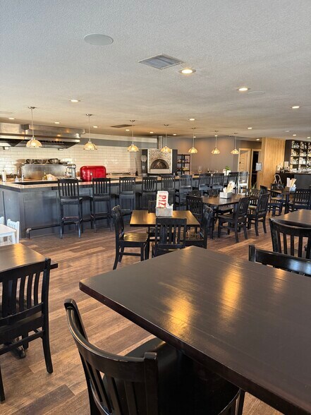 More Photos Of 2 W Lake St, Ventura Restaurant For Sale