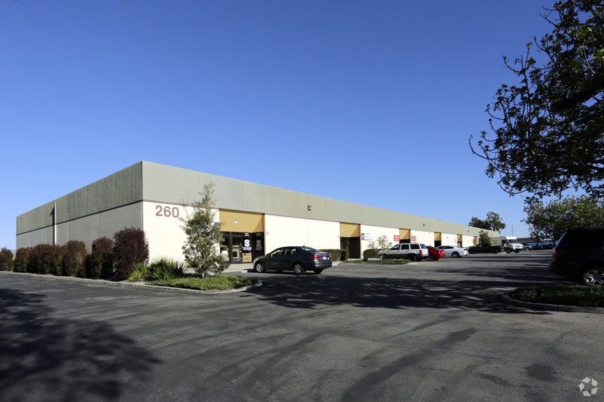 More Photos Of 260 Lambert St, Oxnard Manufacturing For Lease