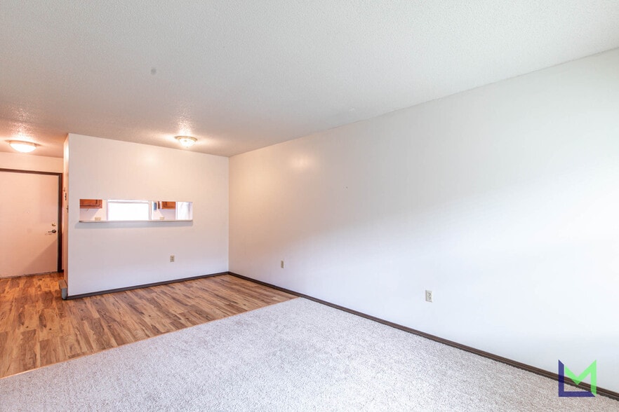 More Photos Of 1020 Washington St, Doniphan Apartments For Sale