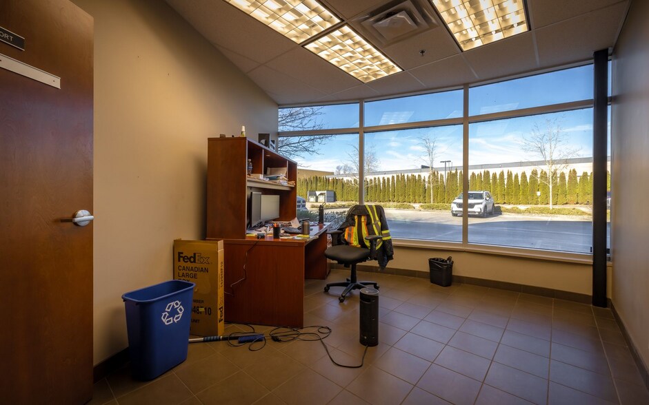 More Photos Of 5465 Production Blvd, Surrey Service For Lease