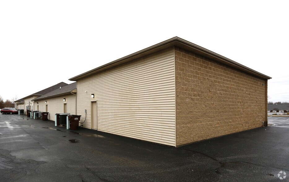 More Photos Of 374 Northside Dr, Batesville Storefront For Lease