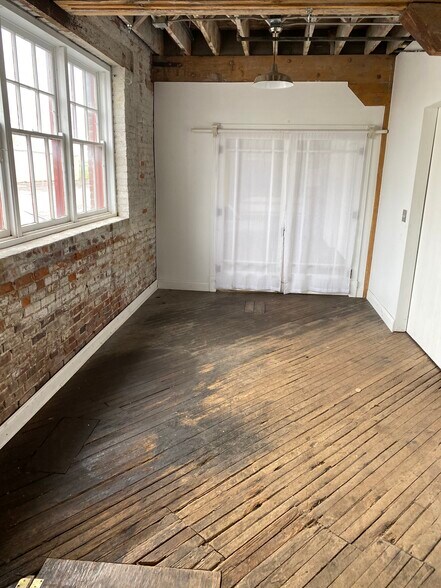 More Photos Of 118 SE 4th St, Des Moines Warehouse For Lease