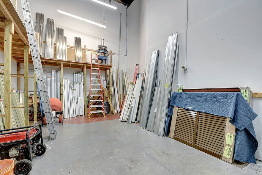 More Photos Of 7150 Seacrest Blvd, Lantana Showroom For Sale