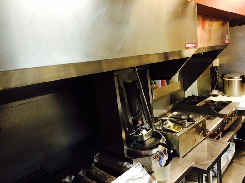 More Photos Of 23-25 N Pleasant St, Amherst Storefront Retail Office For Lease