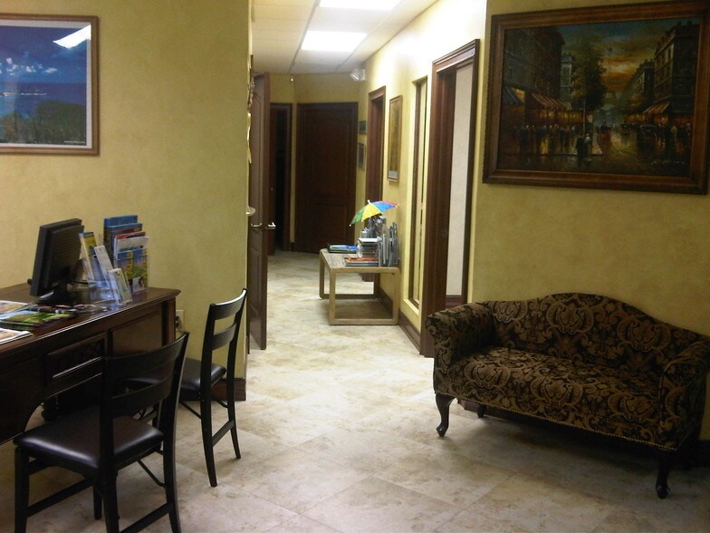 More Photos Of 635 SE 10th St, Deerfield Beach Office For Lease