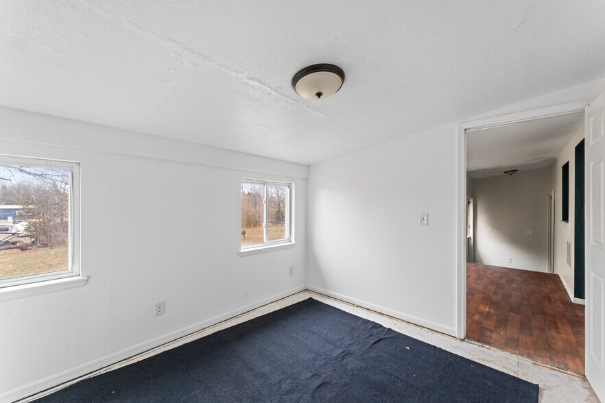 More Photos Of 814 SE Sunnyside School Rd, Blue Springs Warehouse For Sale