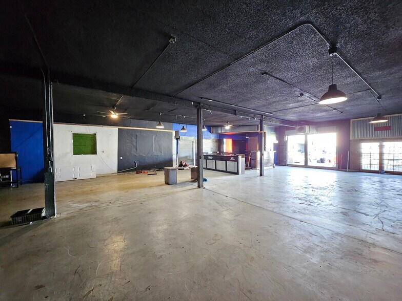 More Photos Of 6825 Crenshaw Blvd, Los Angeles General Retail For Sale