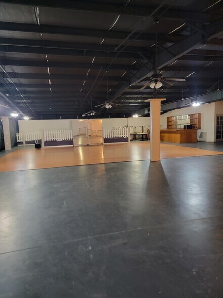 More Photos Of 335 College Ave, Boiling Springs Restaurant For Lease