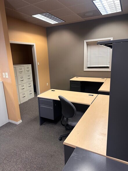 More Photos Of 2502 Highway Blvd, Spencer Office For Lease