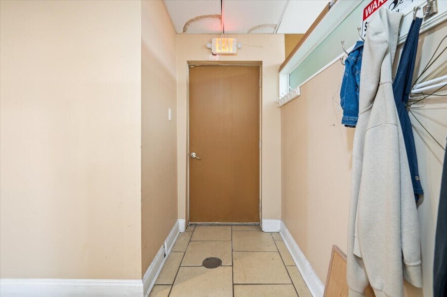 More Photos Of 103-105 W Brookland Park Blvd, Richmond General Retail For Sale