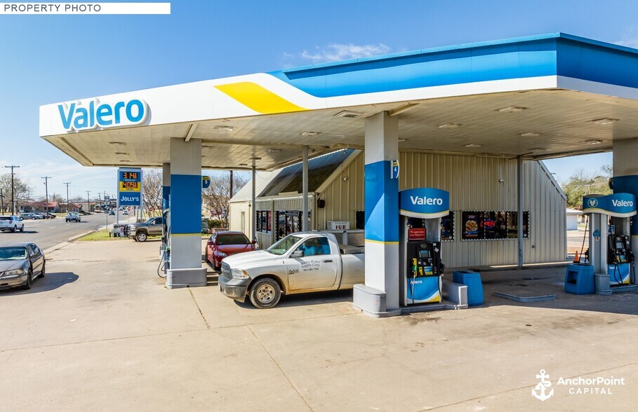 More Photos Of 440 E Commerce St, Fairfield Service Station For Sale