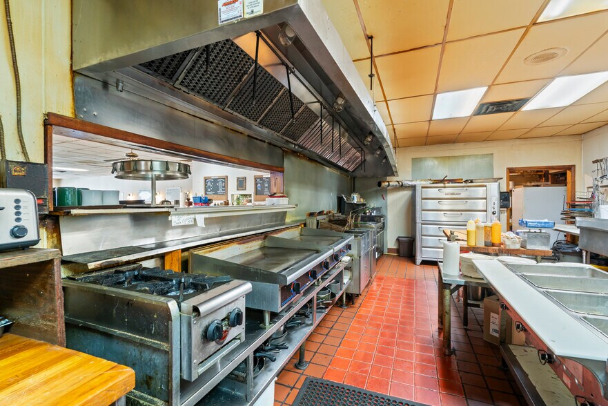 More Photos Of 32-34 Main St, Perry Restaurant For Sale