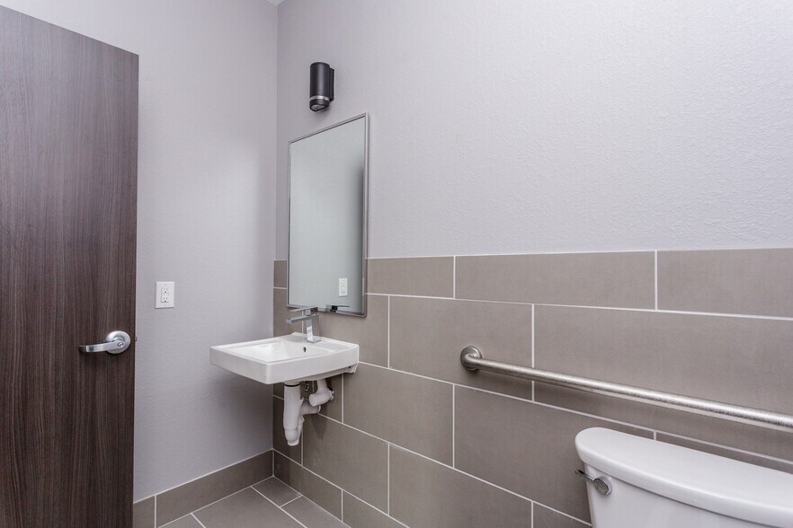 More Photos Of 800 Bonaventure Way, Sugar Land Unknown For Lease