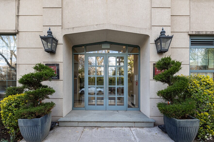 More Photos Of 8330 Kew Gardens Rd, Jamaica Apartments For Sale