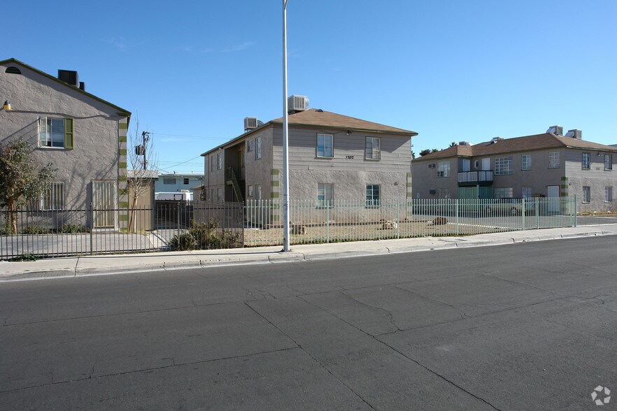 More Photos Of 1707 Santa Paula Dr, Las Vegas Multifamily For Sale