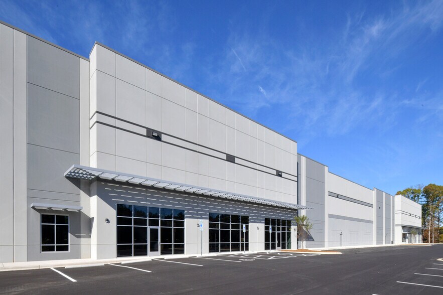 More Photos Of 13015 Jamesburg Dr, Huntersville Distribution For Lease