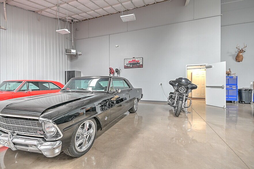 More Photos Of 317 Bluff City Hwy, Bristol Flex For Sale