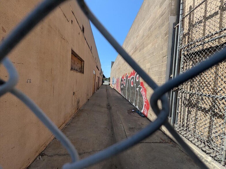 More Photos Of 3101 E Anaheim St, Long Beach Storefront For Sale