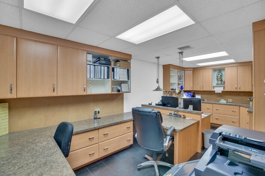 More Photos Of 2216 US 1, Vero Beach General Retail For Sale