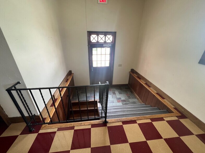 More Photos Of 43 Grove St, Peterborough Freestanding For Sale