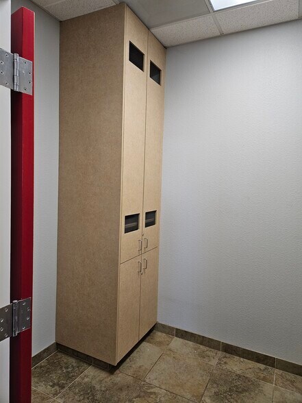 More Photos Of 1165 Scenic Dr, Modesto Office For Lease