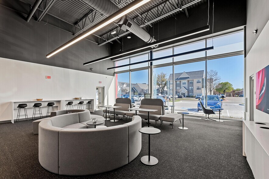 More Photos Of 5812 North Fwy, Fort Worth General Retail For Sale