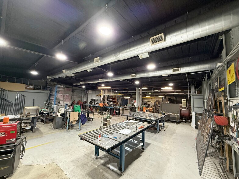 More Photos Of 8422 Bascom St, Houston Warehouse For Lease