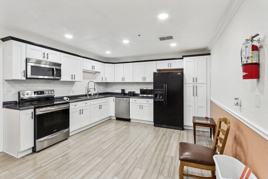 More Photos Of 201 Rosefield Ave, Leesburg Healthcare For Sale