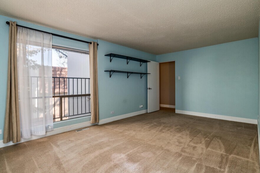 More Photos Of 2805-2901 S Locust St, Denver Apartments For Sale