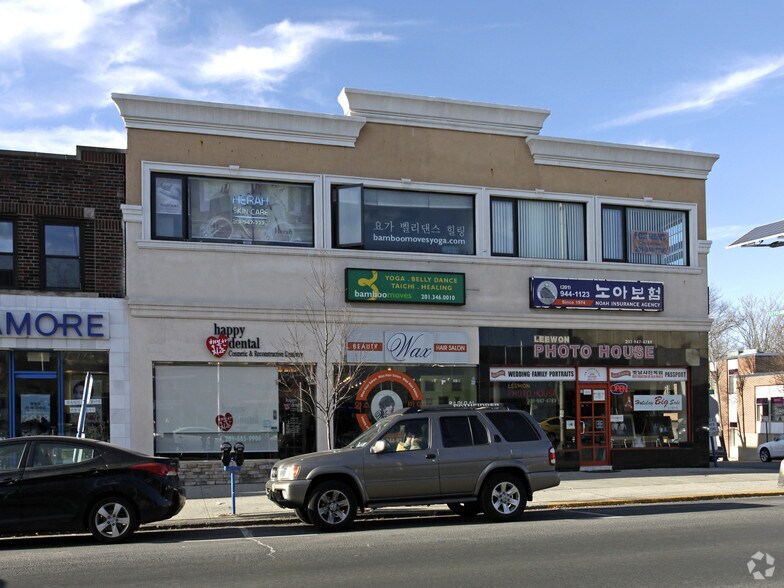 Primary Photo Of 261-263 Broad Ave, Palisades Park Storefront Retail Office For Lease