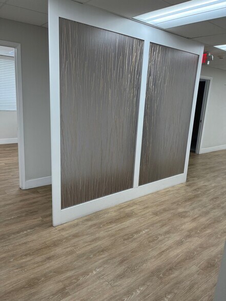 More Photos Of 4675 Ponce de Leon Blvd, Coral Gables Medical For Lease