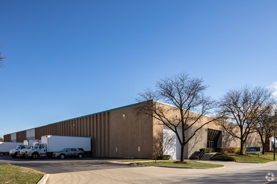 More Photos Of 1301-1401 Mark St, Elk Grove Village Unknown For Lease