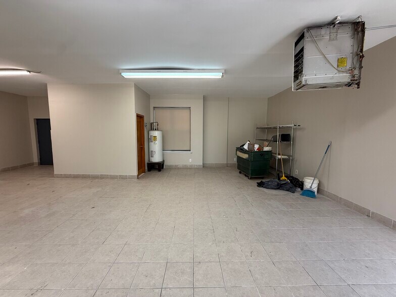 More Photos Of 3801 Vernon Blvd, Long Island City Storefront For Lease