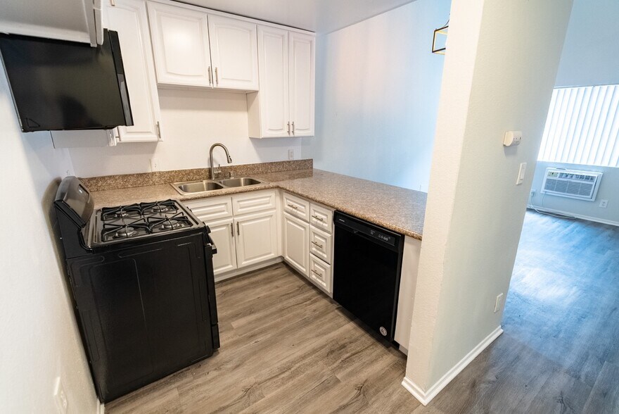 More Photos Of 311 S New Hampshire Ave, Los Angeles Apartments For Sale