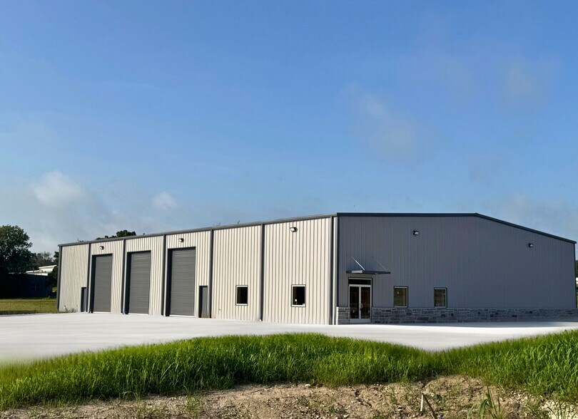 Primary Photo Of 614 Wildcat Ct, Navasota Industrial For Lease