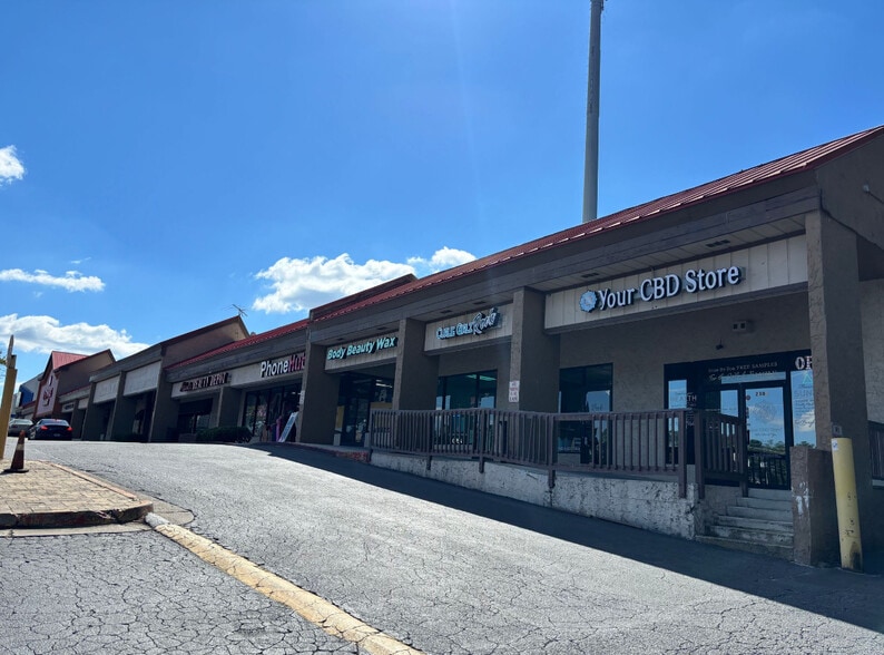 More Photos Of 2500 Cobb Pky SE, Smyrna Unknown For Lease