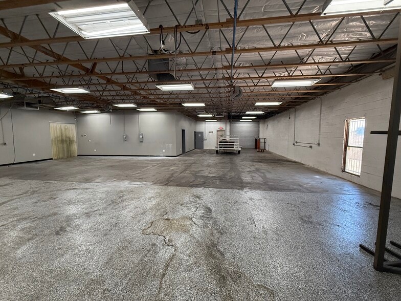 More Photos Of 113-117 S Rockford Dr, Tempe Light Manufacturing For Sale