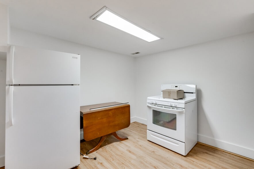 More Photos Of 16945 General Puller Hwy, Deltaville Office For Sale