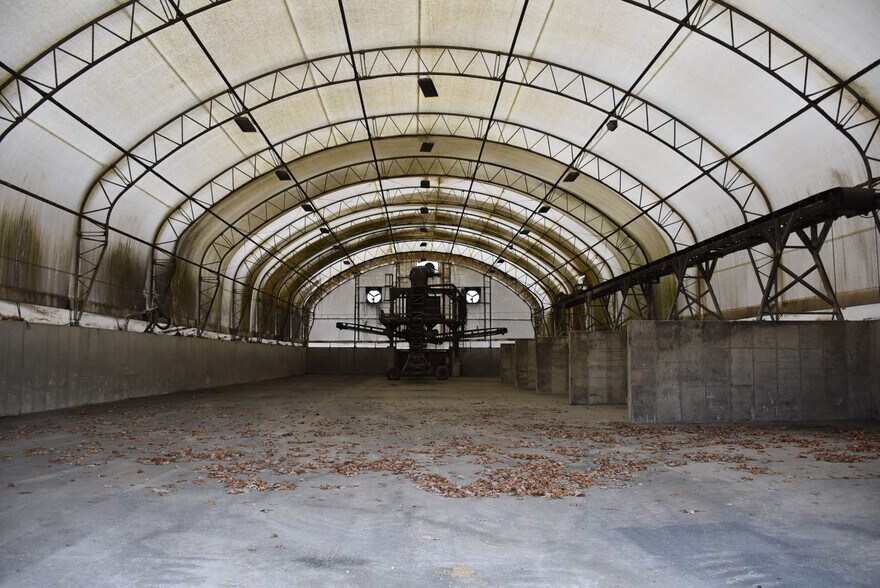 More Photos Of 105 McQuiston Dr, Jackson Center Industrial For Sale