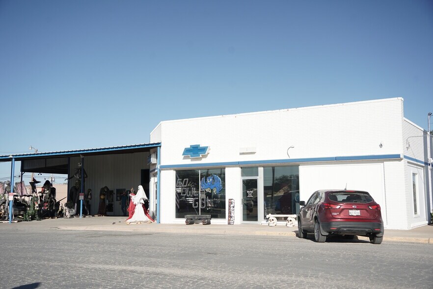 More Photos Of 300 N Main Ave, Big Lake Auto Dealership For Sale