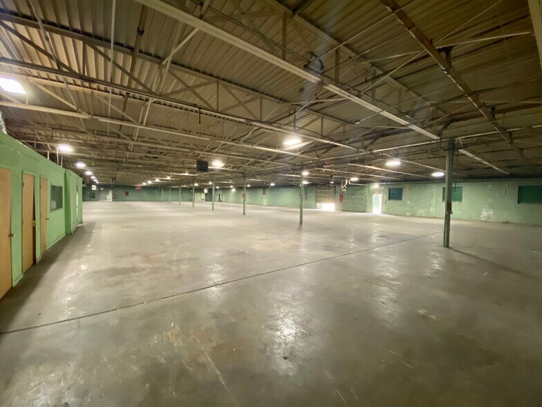 More Photos Of 318 Gidney St, Shelby Warehouse For Lease