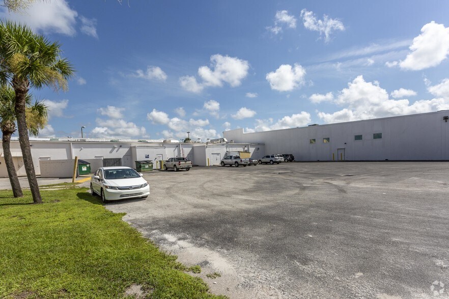 More Photos Of 24123 Peachland Blvd, Port Charlotte Unknown For Lease