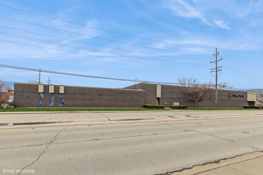 More Photos Of 5900 Howard St, Skokie Warehouse For Lease